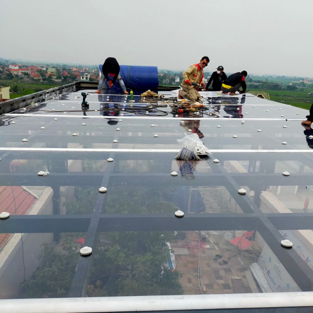Tự lắp đặt tấm nhựa polycarbonate tại nhà – có nên không? 3