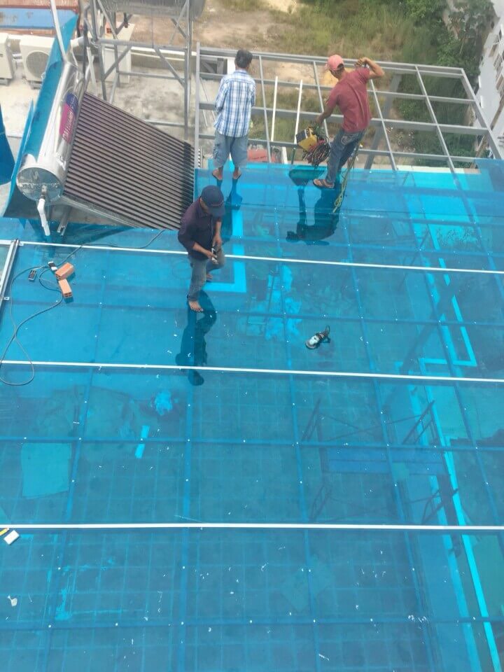 Tự lắp đặt tấm nhựa polycarbonate tại nhà – có nên không? 5