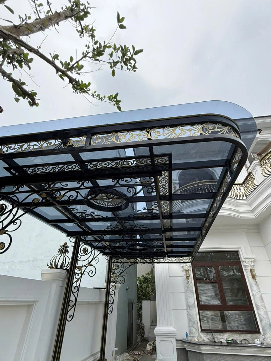 mai-che-su-dung-tam-polycarbonate-04 Mái che lấy sáng bằng tấm nhựa Polycarbonate