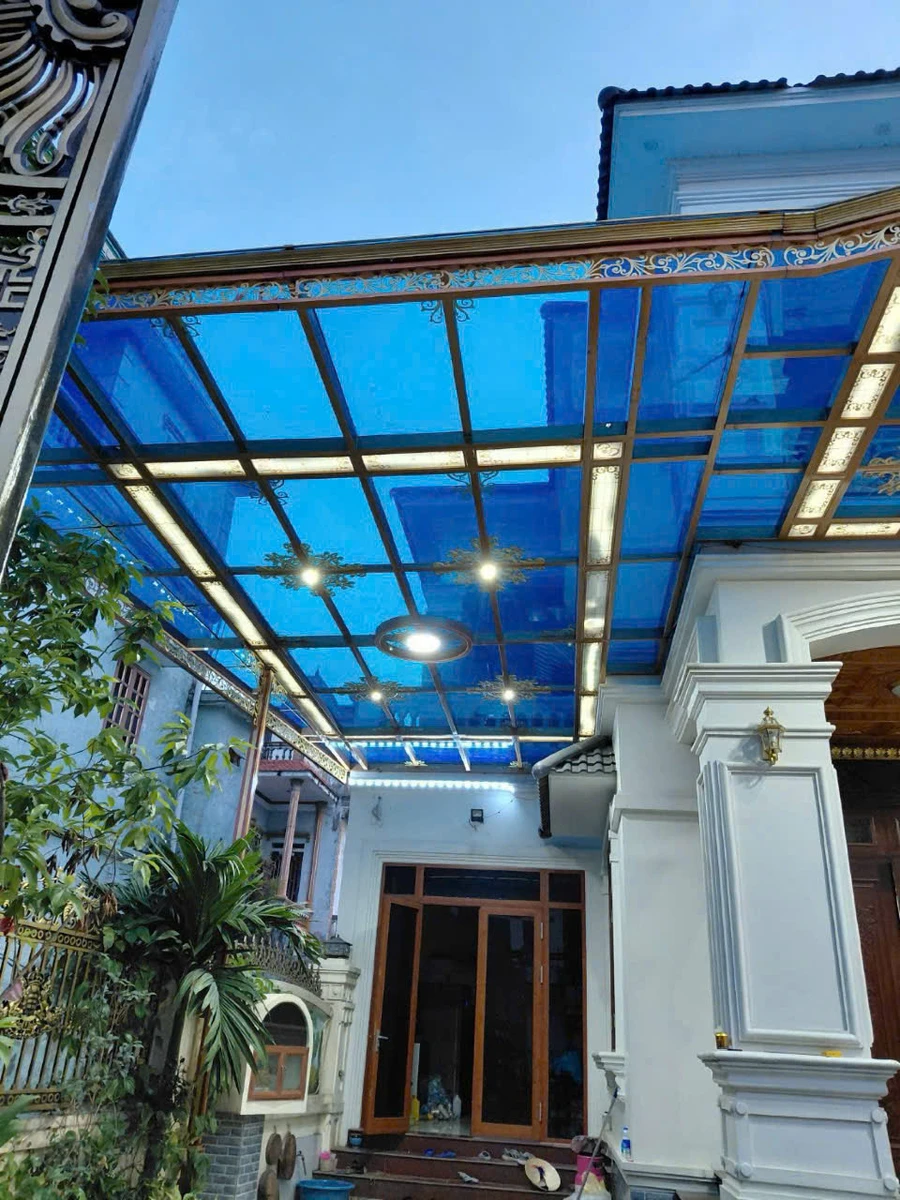 mai-che-su-dung-tam-polycarbonate-06 Mái che sử dụng tấm nhựa Polycarbonate