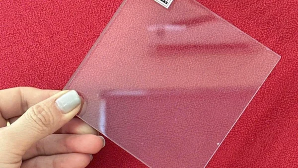 Tấm nhựa Polycarbonate màu trong suốt